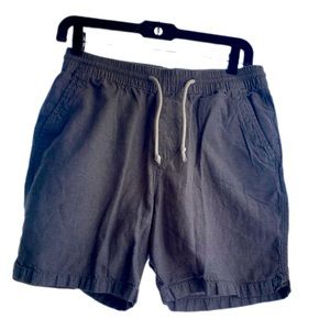 Abercrombie and Fitch Bermudas shorts. XS. Grey. 2 Front pockets 2 back pockets.